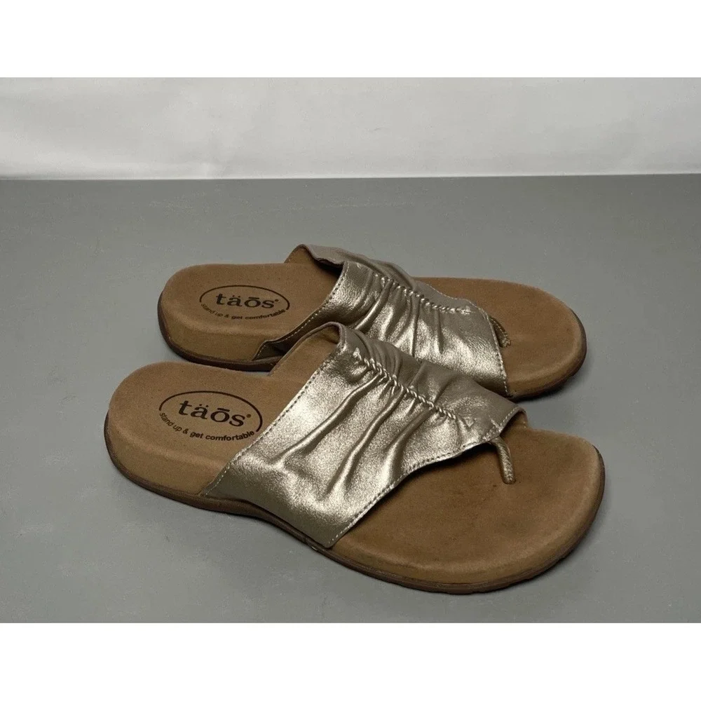 Women's Taos Gift 2 Champagne Leather Ruched Thong Slide Sandals